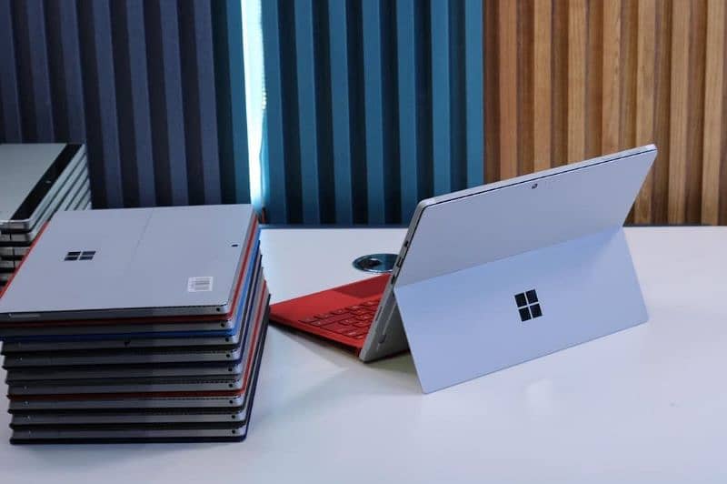 Microsoft Surface Pro 4 -- Core i5 6th Generation -- 4gb Ram 128gb SSD 0