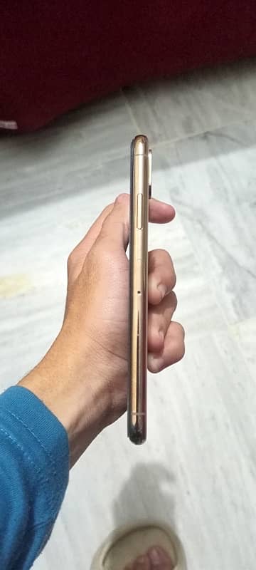 iPhone XS 64gb Golden Factory Unlock Urgent Sale Exchange Possible 1