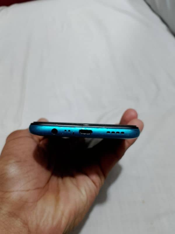 Realme 5i with box, 4/65 , 10/10 condition urgent sell 4