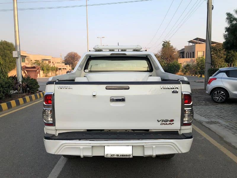 Toyota Hilux 2012 1