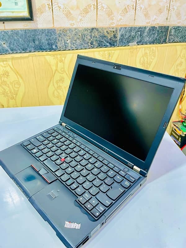 Lenovo ThinkPad X220  i7 2nd generation, 4 GB Ram ,500 GB Hard Drive. 0