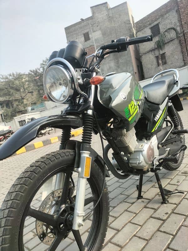 YAMAHA YBR G 2023 4