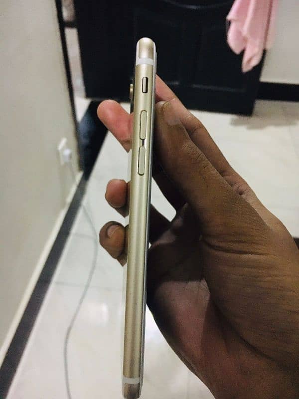 iPhone 6s 64 GB 4