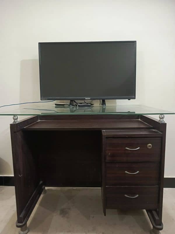 Office /study Table in very good condition 6