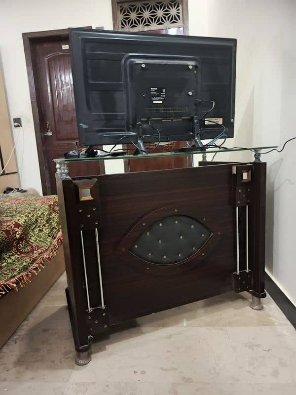 Office /study Table in very good condition 7