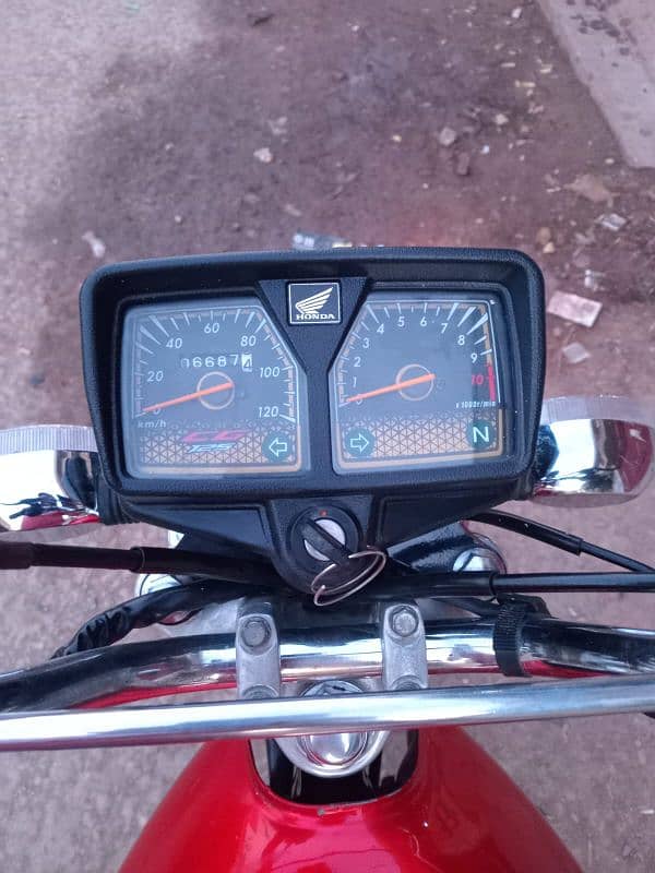 Honda cg125 se 2024 golden edition karachi 3