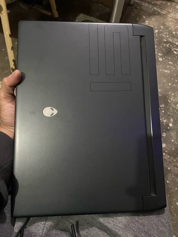 Dell Alienware m15r7 8