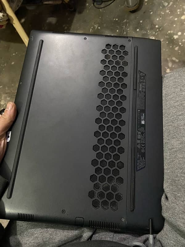 Dell Alienware m15r7 9