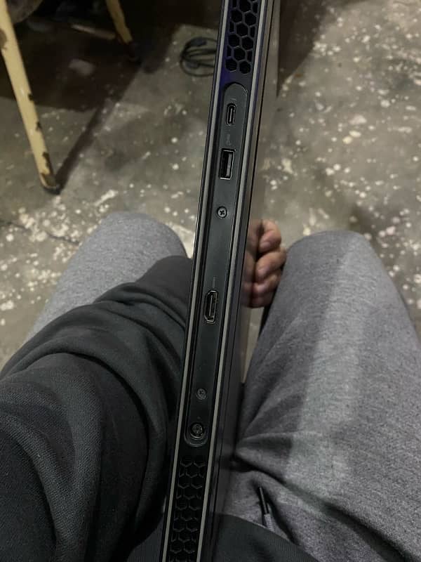 Dell Alienware m15r7 10