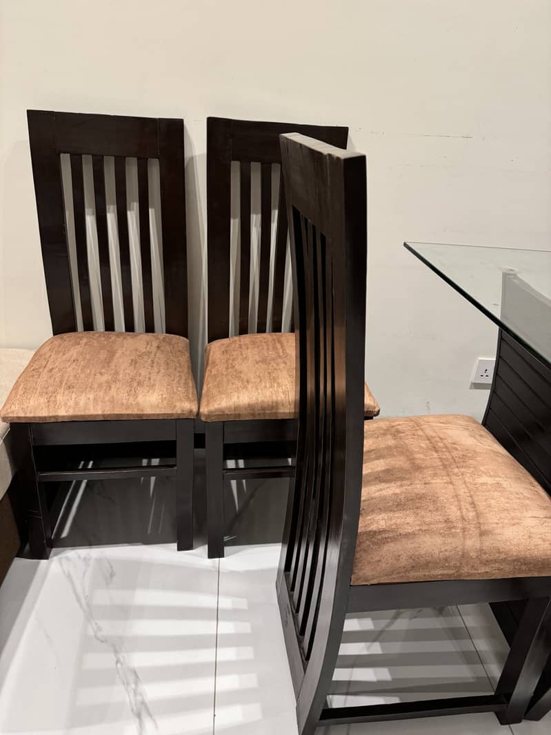 Dinning table with 6 Chairs 3