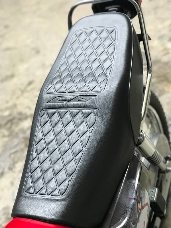 Honda 125  geninue seat 2