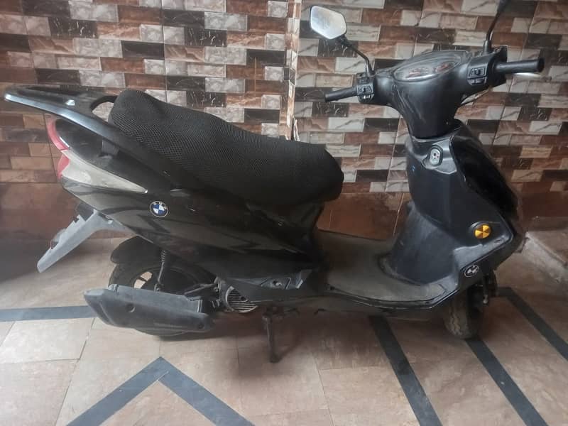 Petrol scooty 1 year used only 0