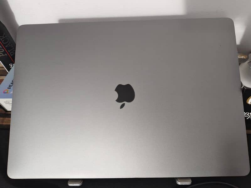 Macbook Pro 2019, 16inches, i7, 16/512, 4GB crd 2