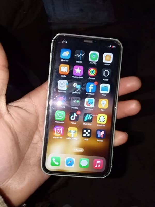 iPhone 11 watarpak 10by10/ factory unlocke WhatsApp number 03428705960 2