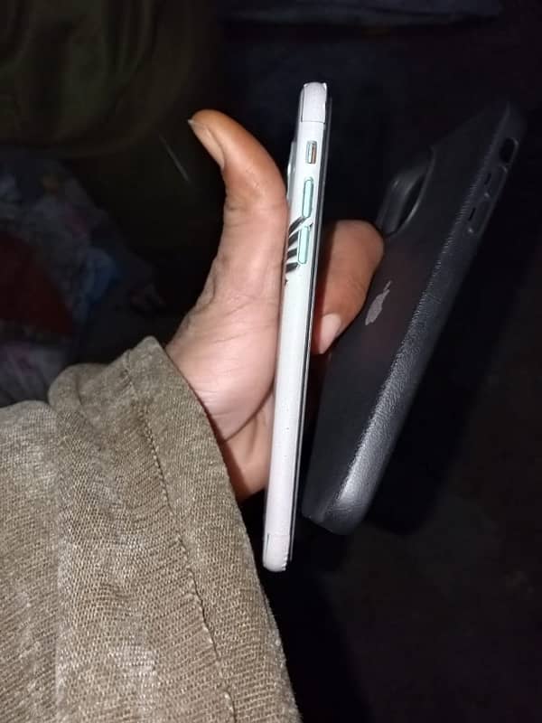 iPhone 11 watarpak 10by10/ factory unlocke WhatsApp number 03428705960 9