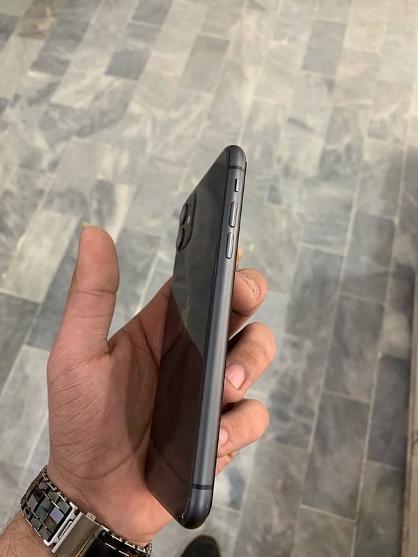 iPhone 11 64 GB waterproof 4