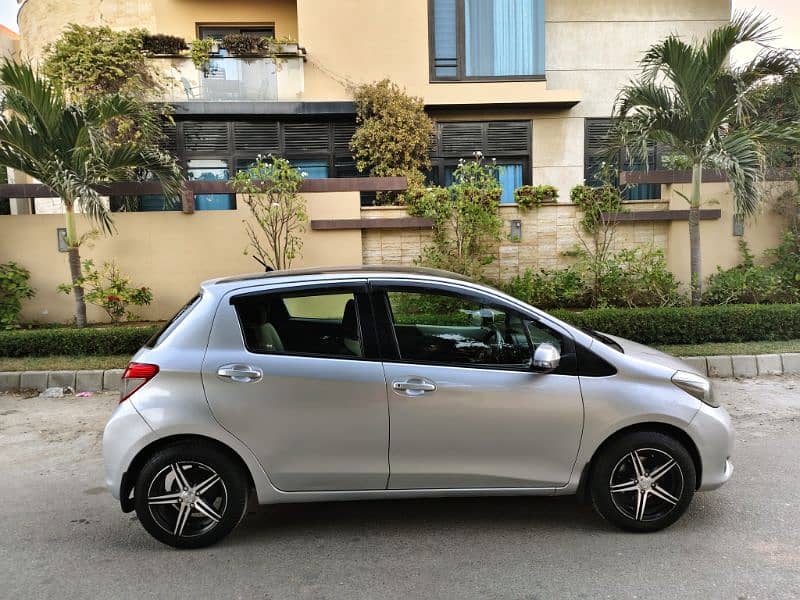 TOYOTA VITZ F 1.0cc MODEL 2014 REG. 2014 ORIGINAL SILVER METALIC COLOR 9