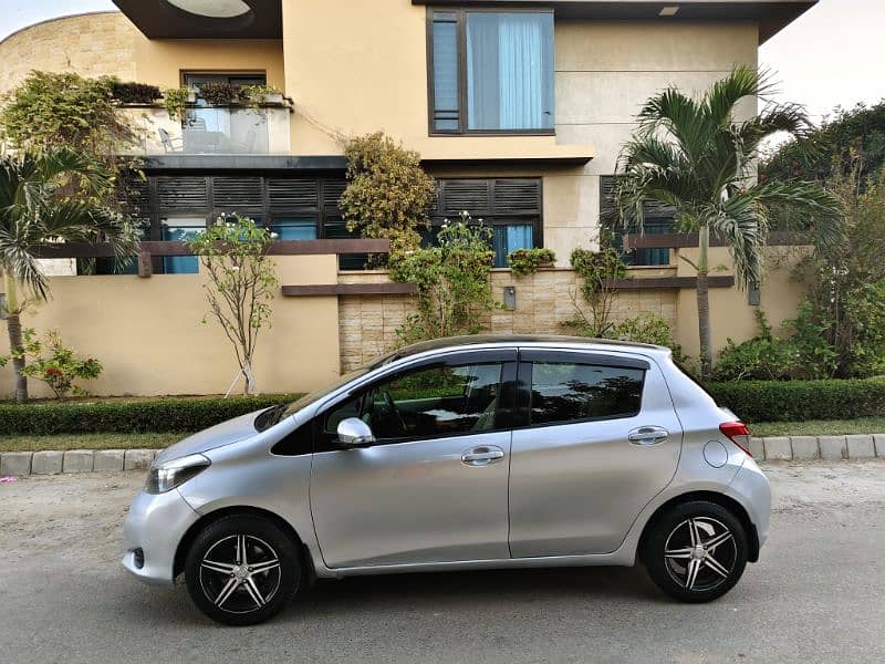 TOYOTA VITZ F 1.0cc MODEL 2014 REG. 2014 ORIGINAL SILVER METALIC COLOR 12