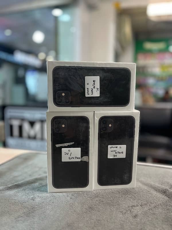 iPhone 11 / 64 Gb / Box pack 1