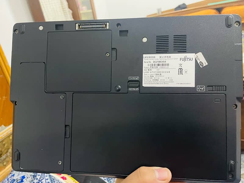 Fujitsu LIFEBOOK U Series 8