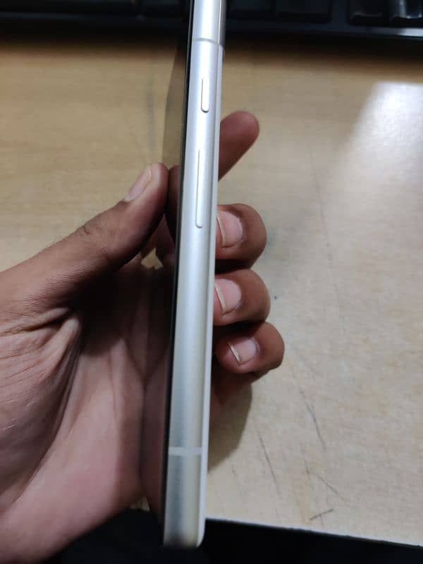 Google pixel 7A 10/10 white 4