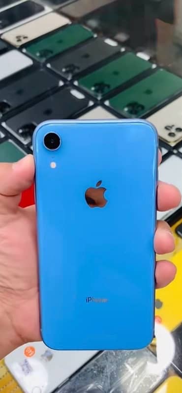 iPhone XR 4