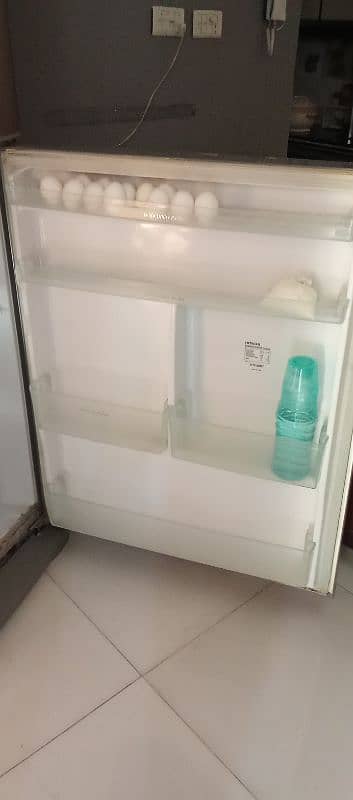 Hitachi fridge 4