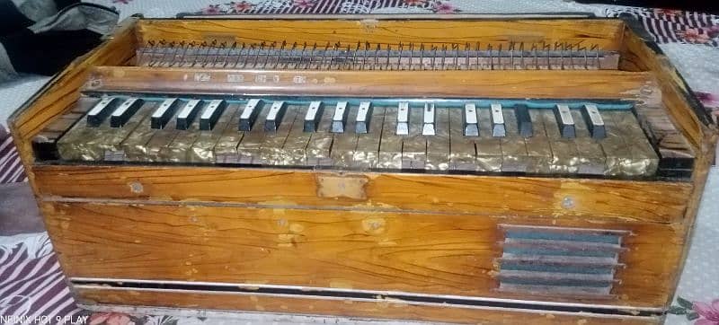 Harmonium Body Without Reads 2