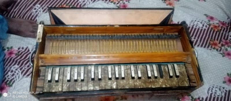 Harmonium Body Without Reads 3