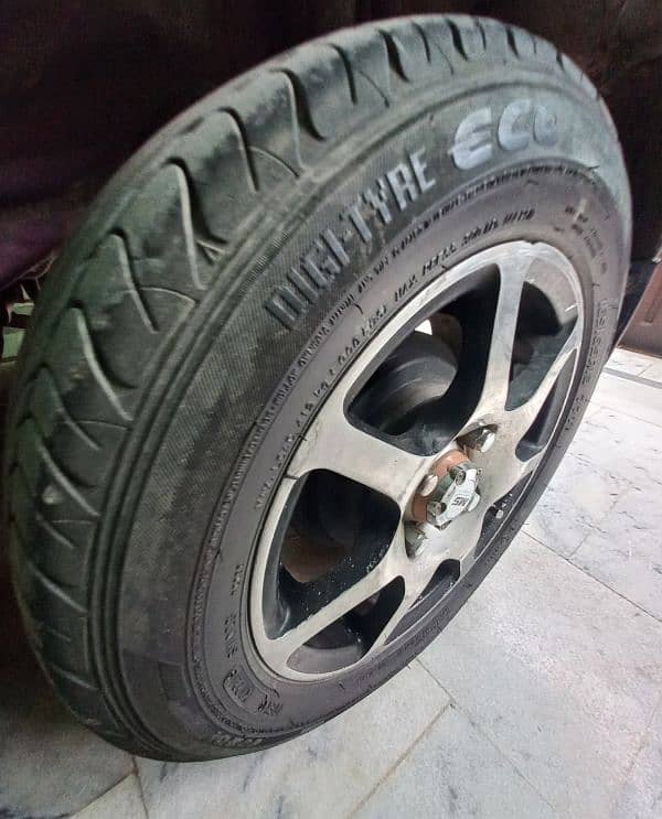 Dunlop tyre 165/65/13 0