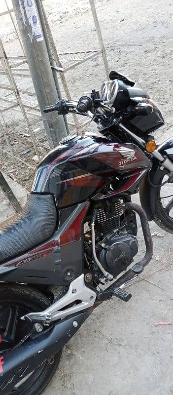 Honda CB150F 1