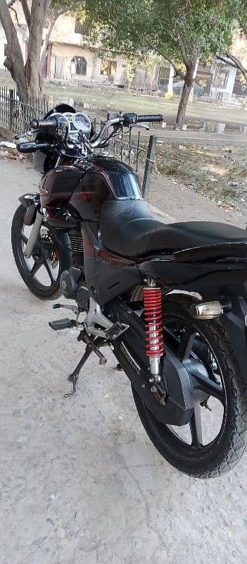 Honda CB150F 6