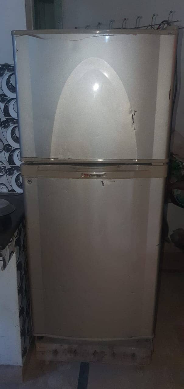 Non Inverter Mediuam size fridge, Good condition 0