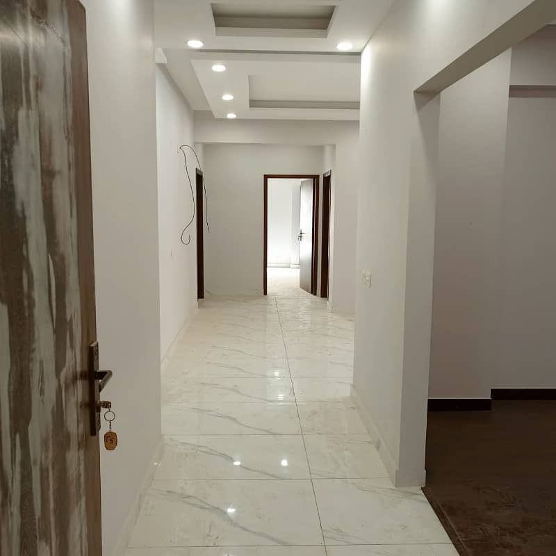 FOR RENT - 3 BEDDD BRAND NEW FLAT (WEST OPEN-CORNER) AVAILABLE IN METROPOLIS RESIDENCY, MAIN JINNAH AVENUE NEAR BLOCK-7 & BLOCK-8 GULISTAN E JAUHAR KARACHI 9