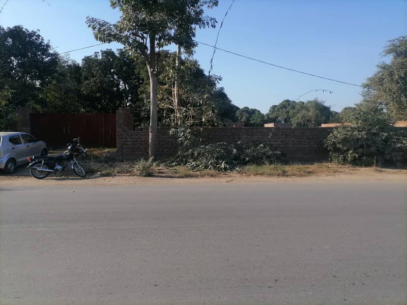 3 Kanal Commercial Plot Is Available For Sale On Bosan Road Near Citi Housing Multan 0