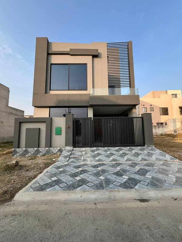 5 MARLA BRAND NEW HOUSE FOR SALE IN VERY REASONABLE PRICE 0