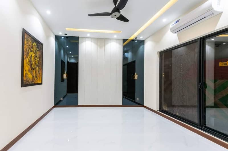 1 Kanal House For Sale In Bahria Town Lahore. 12