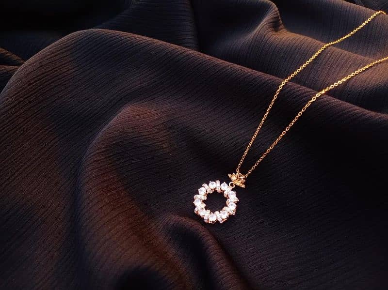 Flower Shaped Gold Plated Locekt with Artificial Stone 1