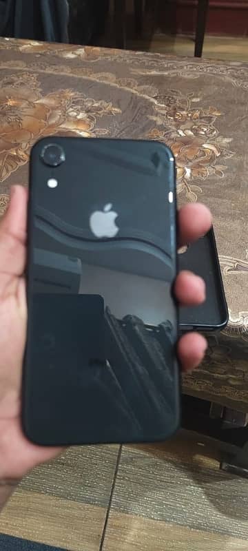 apple iphone xr 64 gb 2