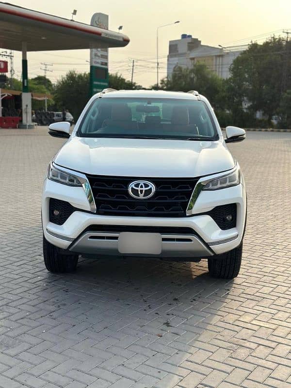 Toyota Fortuner V 2021 1