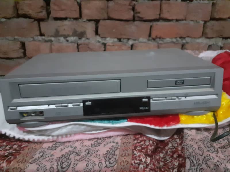 Bush VCR & Vedio Dvd Two in 2 player 0