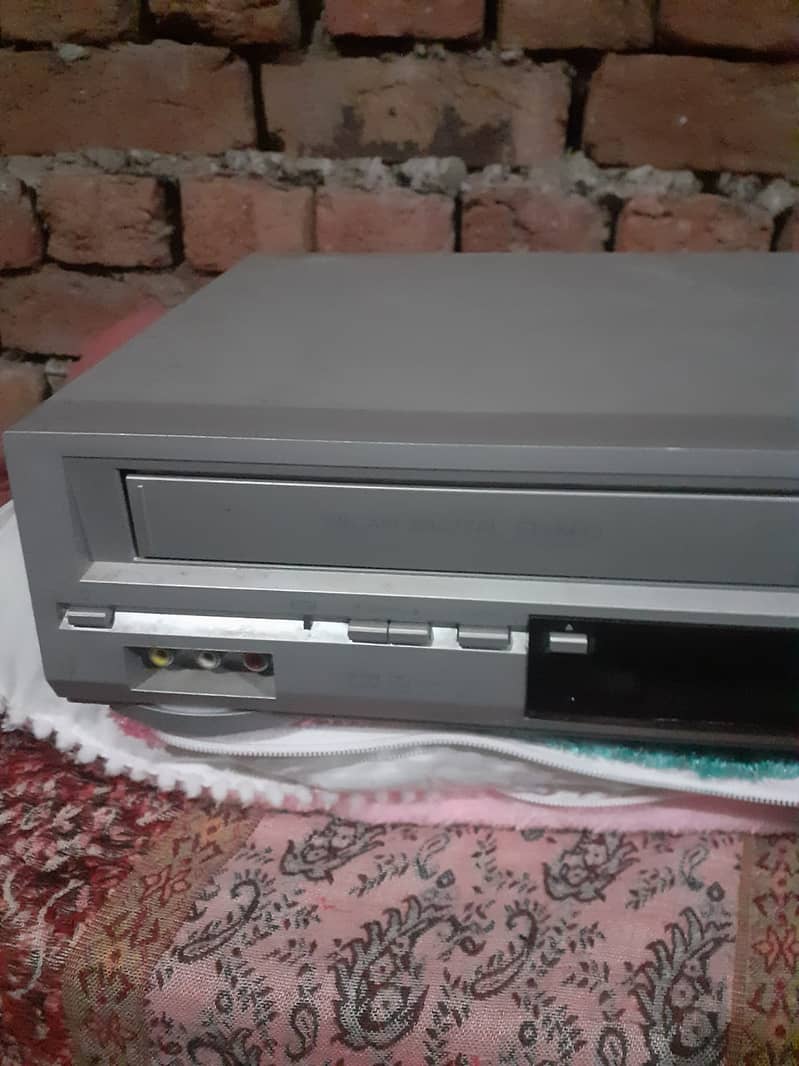 Bush VCR & Vedio Dvd Two in 2 player 2