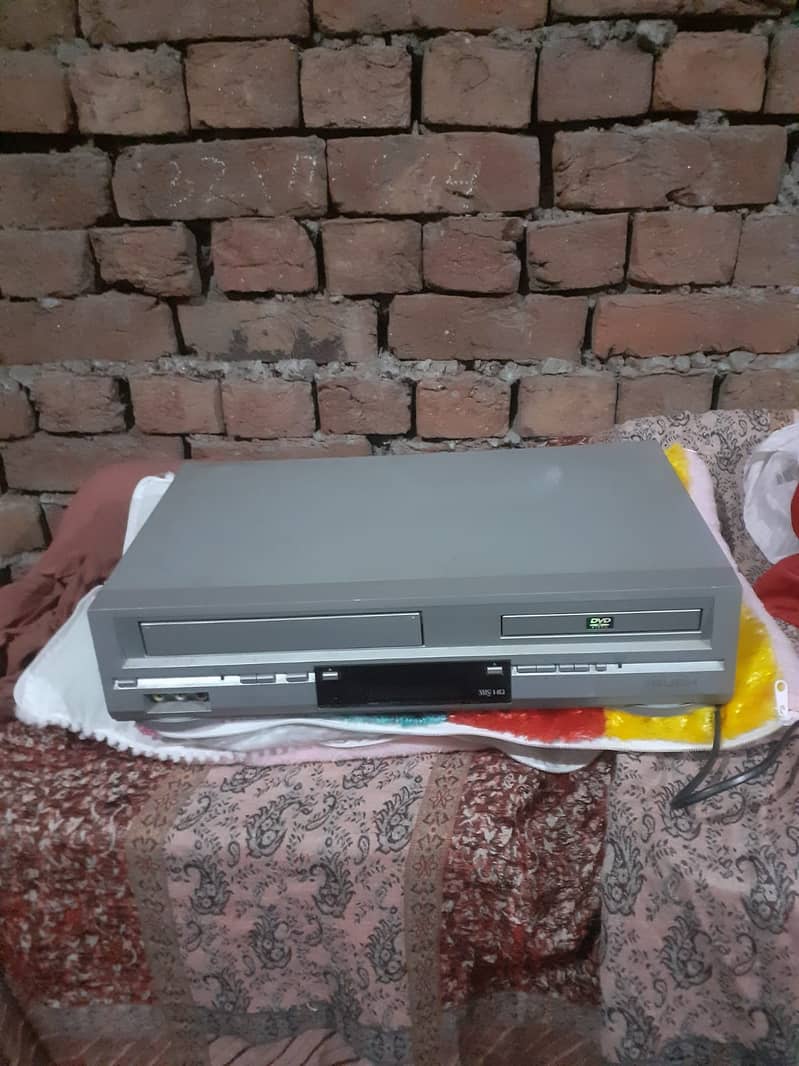 Bush VCR & Vedio Dvd Two in 2 player 6