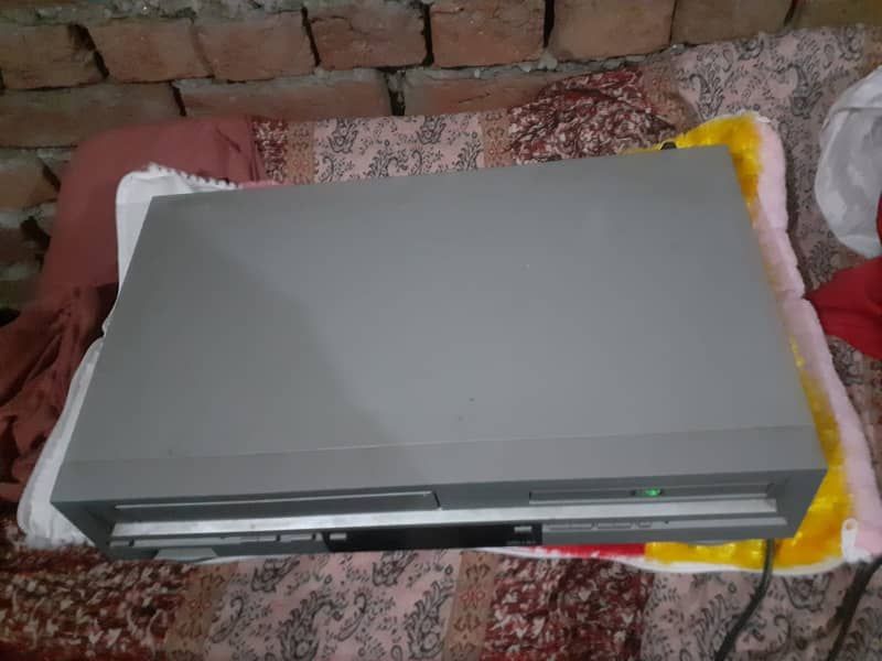 Bush VCR & Vedio Dvd Two in 2 player 7