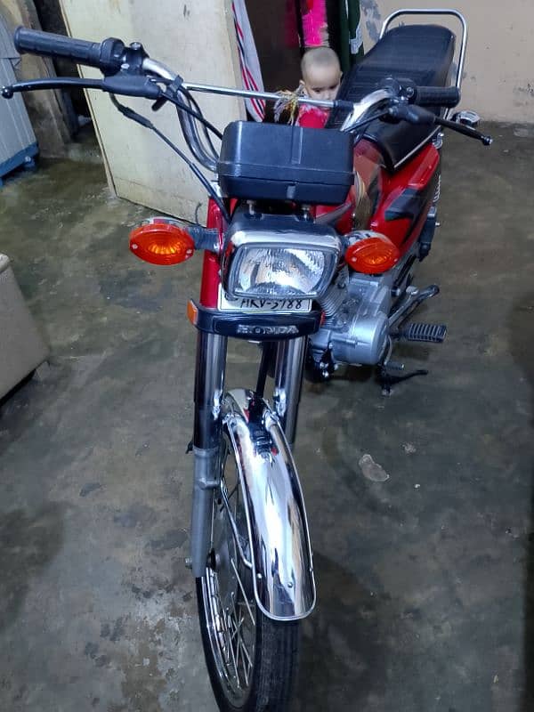 Honda 125 2022/2023 hai bilkul new halat mai hai 2