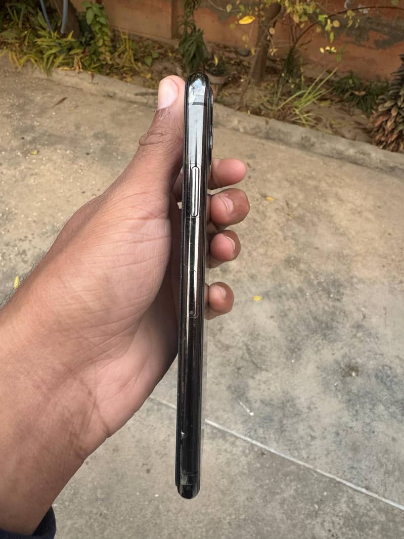 Apple iPhone 11 Pro Max with Original Box for sale 2