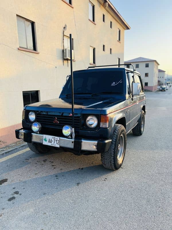 Mitsubishi Pajero 3 door 1