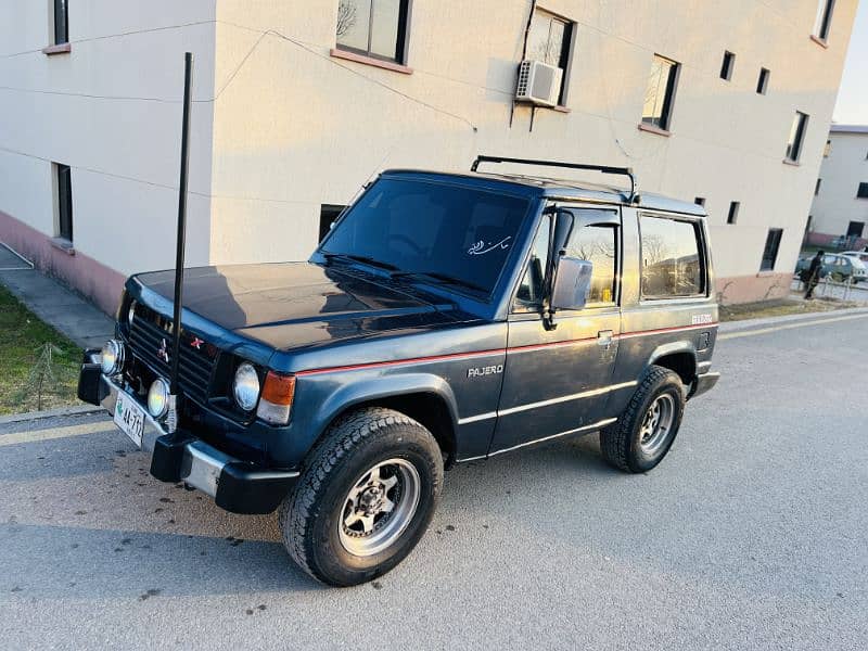 Mitsubishi Pajero 3 door 2