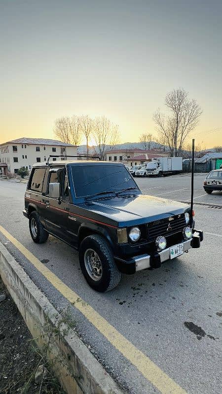 Mitsubishi Pajero 3 door 4