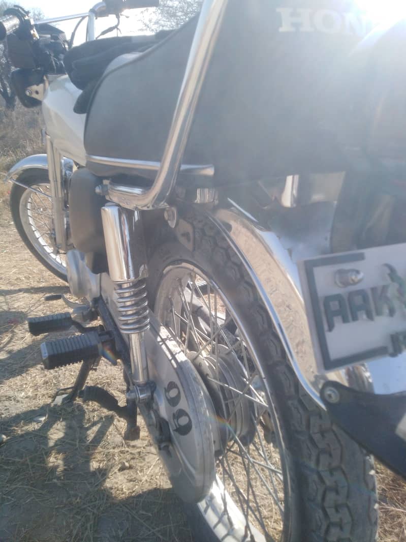 i am selling my honda CG 125 URGENT SALE 5